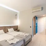 Hera Zakynthos מלון 2*